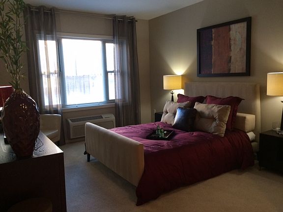 4th image of 55 Riverwalk Pl Ste 1