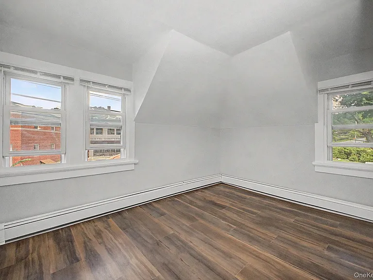 480 King St — Photo 17
