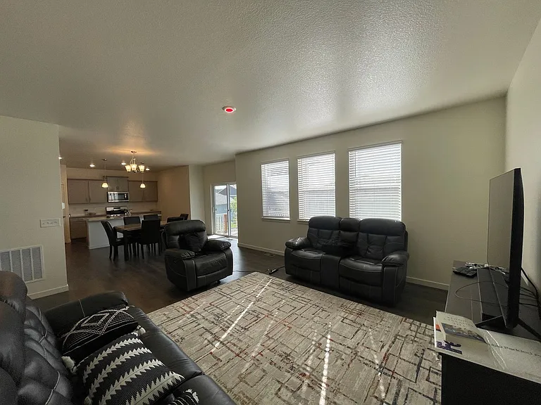 2224 Rosette Ln — Photo 10