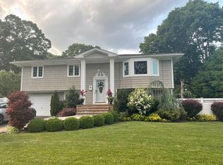 205 Douglas Ave, West Islip, NY 11795