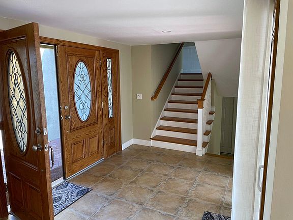 2nd image of 1042 Ashbridge Ln