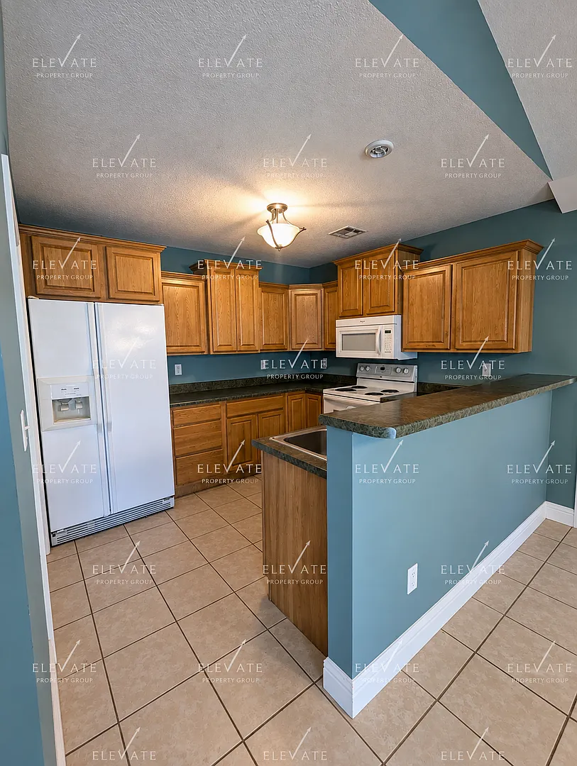 For Rent Gorgeous 3 Bed, 2 Bath Home In Webb City! Pets Welcome! — Photo 3