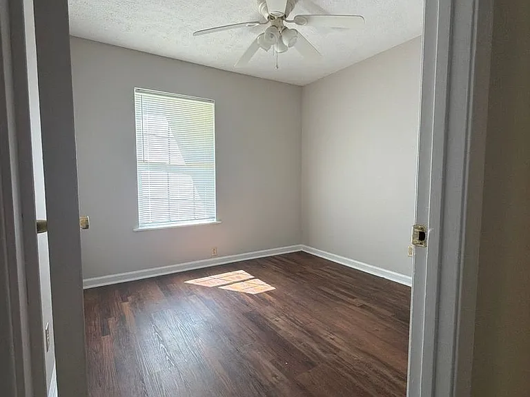 40 Monroe Ave — Photo 8