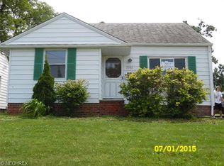 20684 Applegate Rd, Maple Heights, OH 44137