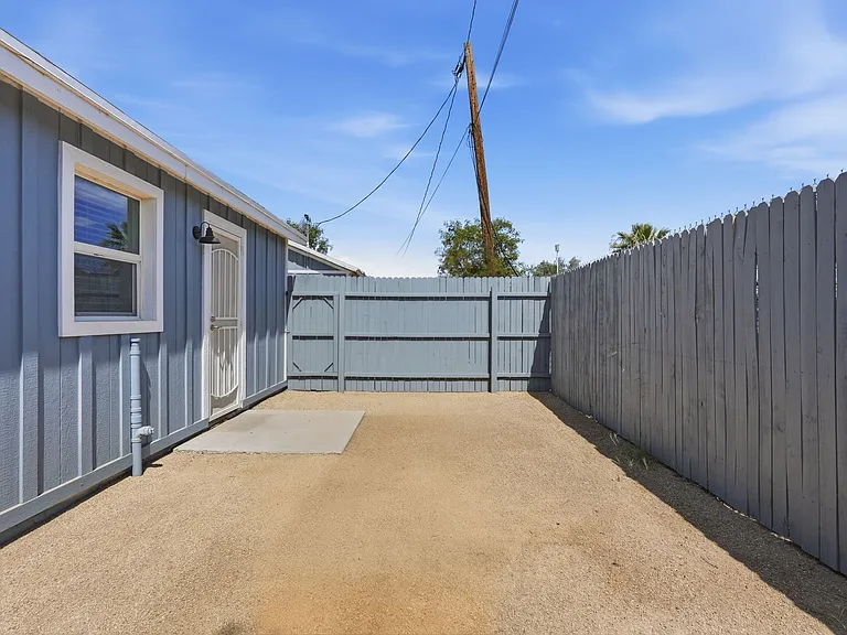 1718 N 26th Pl — Photo 16