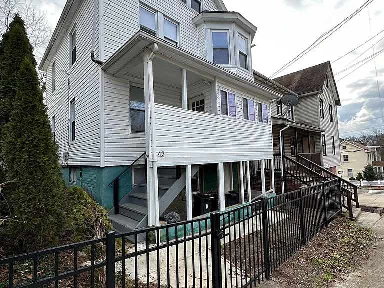 42 Madison St — Photo 1