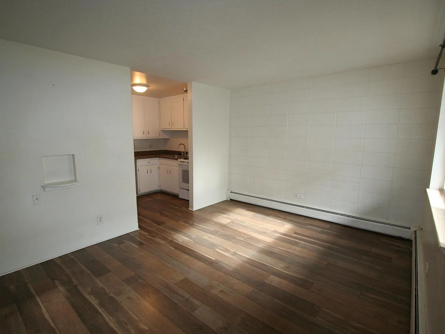 1 bed, 450 sqft, $1,195 — Photo 2