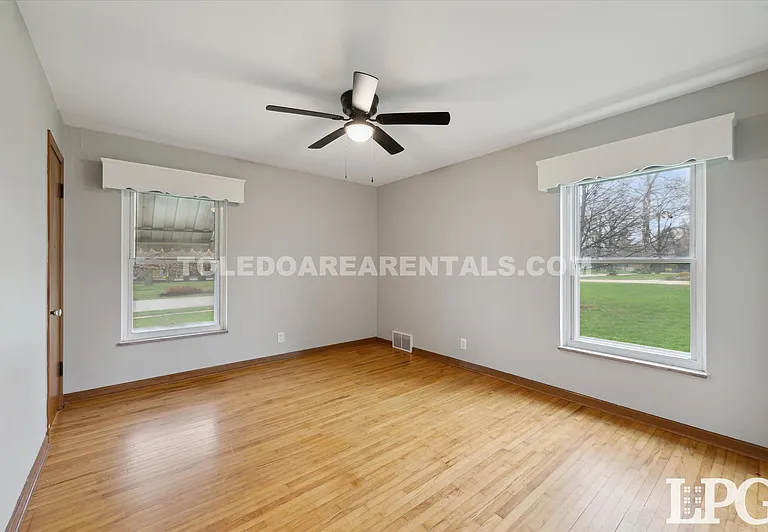 391 Perry Dr — Photo 15
