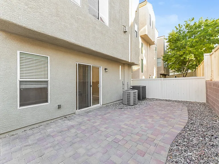3437 Rock Face Ct — Photo 18