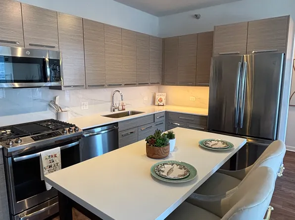 939 W Madison St #12, Chicago, IL 60607