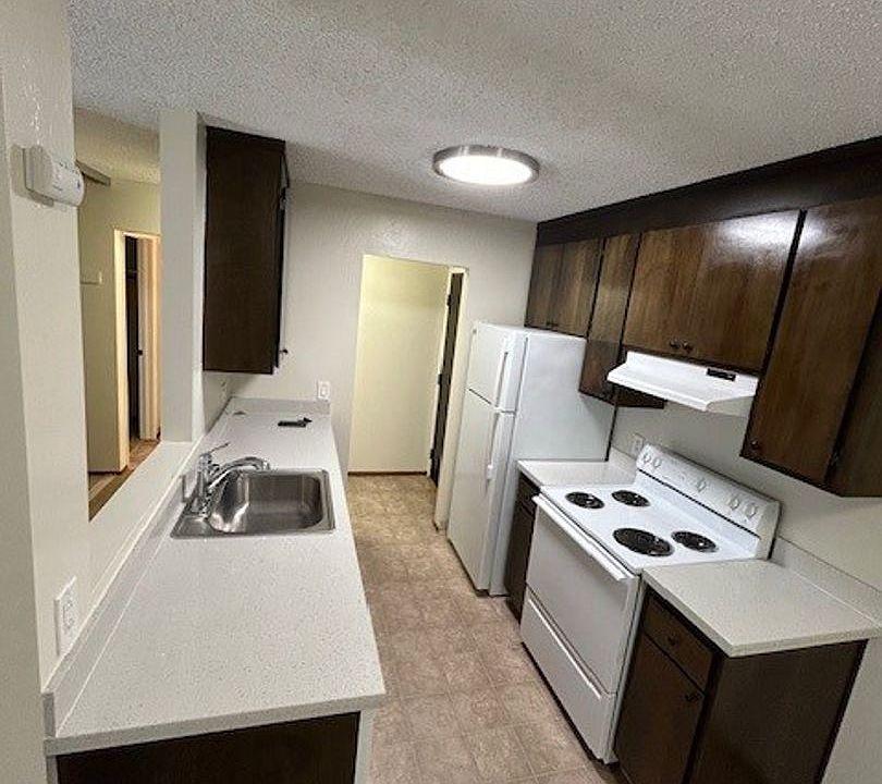 1st image of 389 Vernon St APT 211