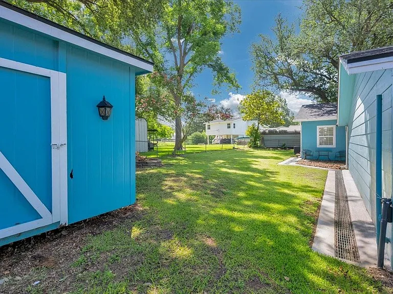 683 Water View Dr — Photo 35