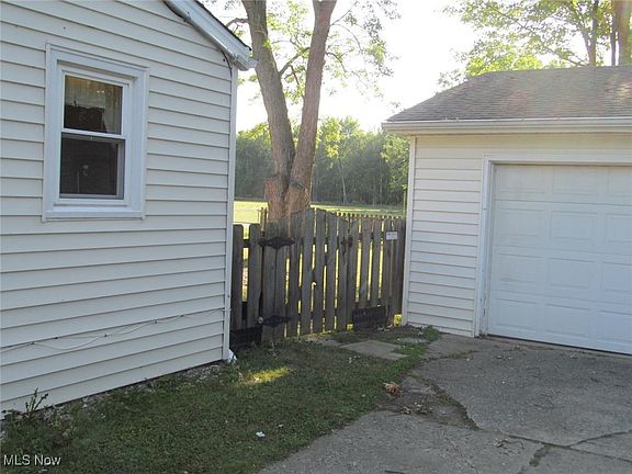 5th image of 984 Eastlake Dr
