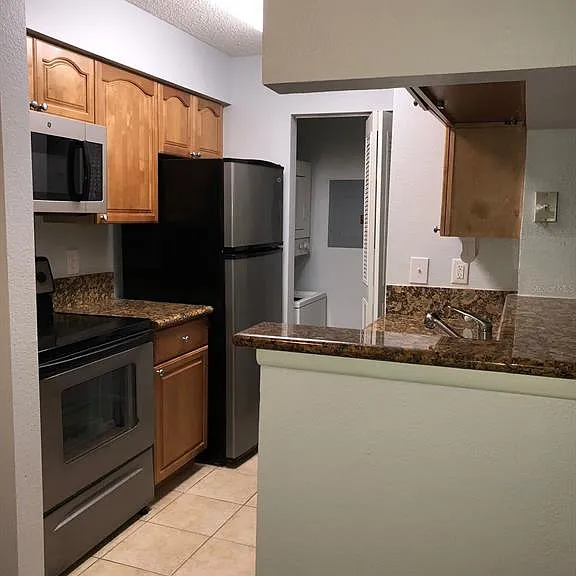 224 Afton Sq #304 — Photo 2