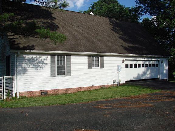 3rd image of 955 Jackson Dr