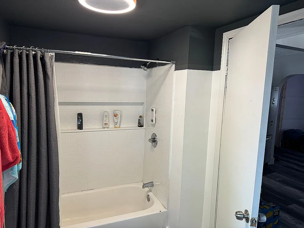 575 Flora Ave photo 1