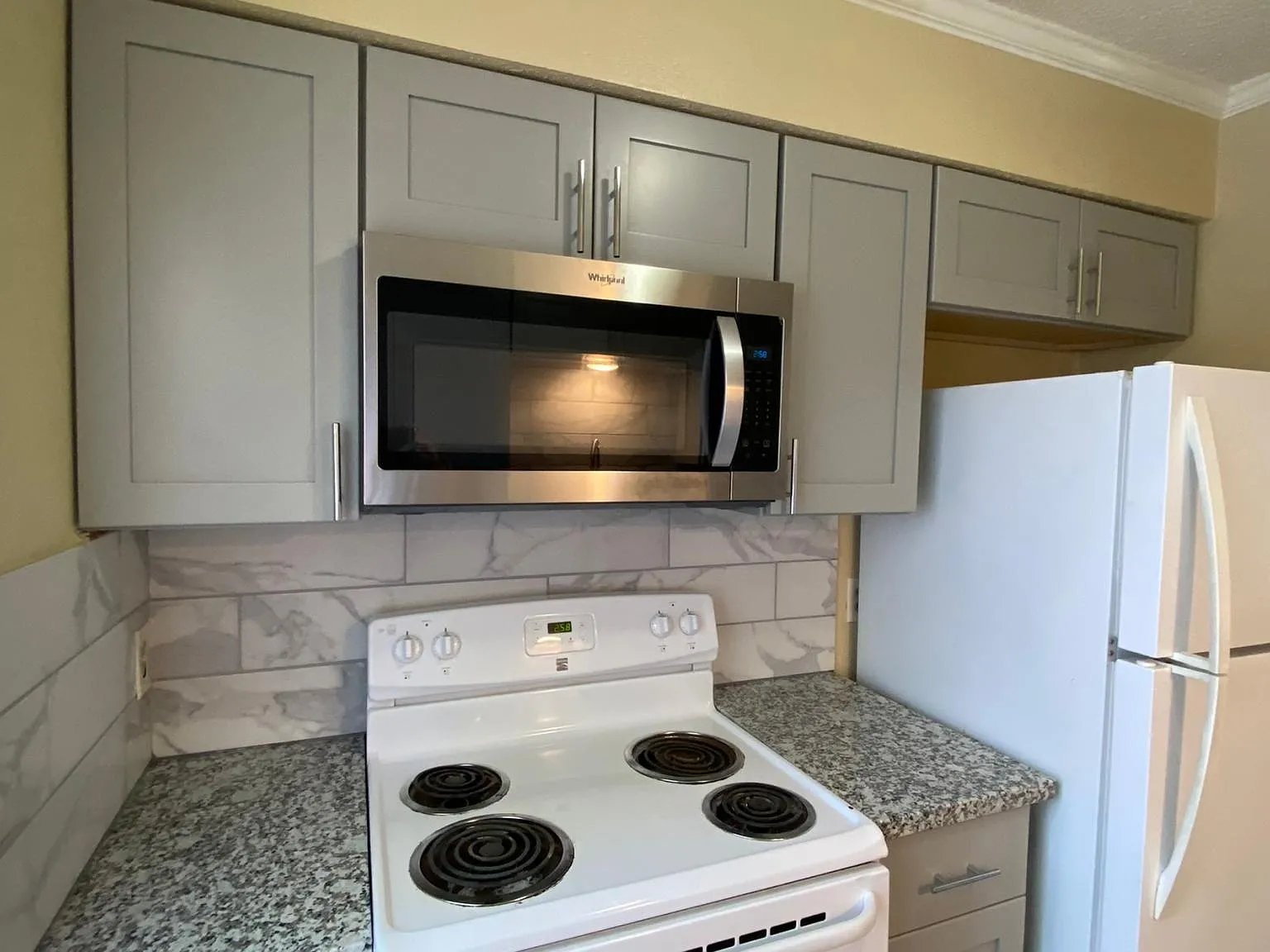 2 bed, 1000 sqft, $1,600 — Photo 3