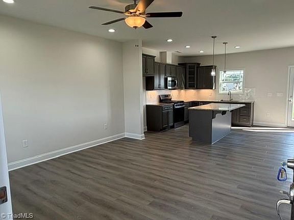 3rd image of 1329 Dandridge Dr