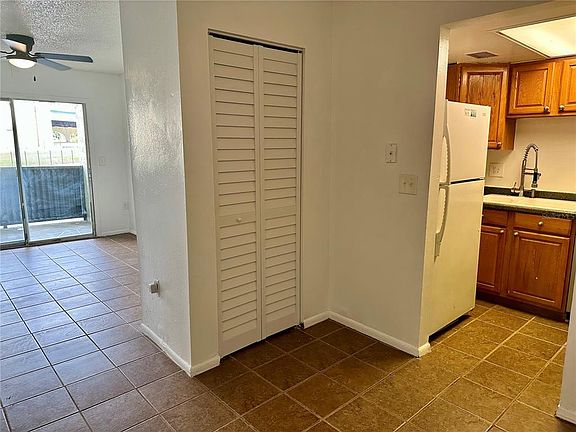 4th image of 946 Lake Destiny Rd Unit E
