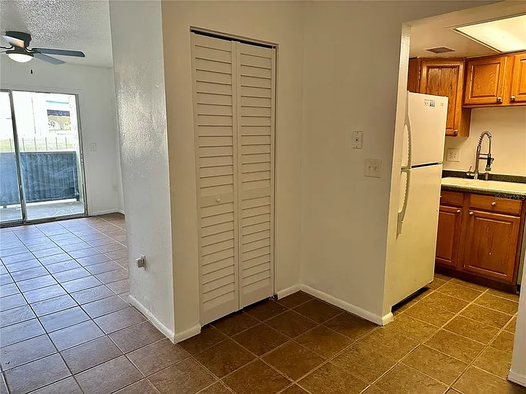 946 Lake Destiny Rd #E — Photo 4