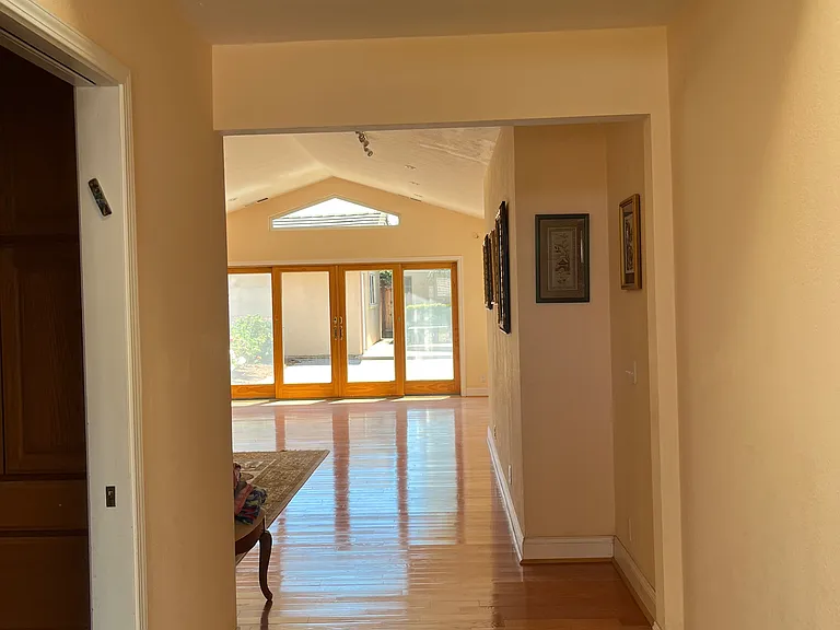 12250 Country Squire Ln — Photo 2