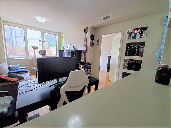 5th image of 170 E 112th St APT 1D