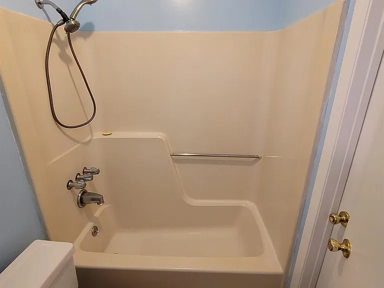 512 Lake Forest Blvd — Photo 9