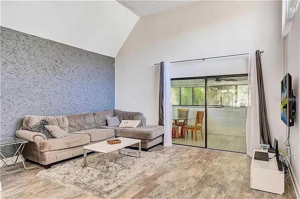 2 bed, 2.0 bath, 1258 sqft, $1,700 — Photo 3