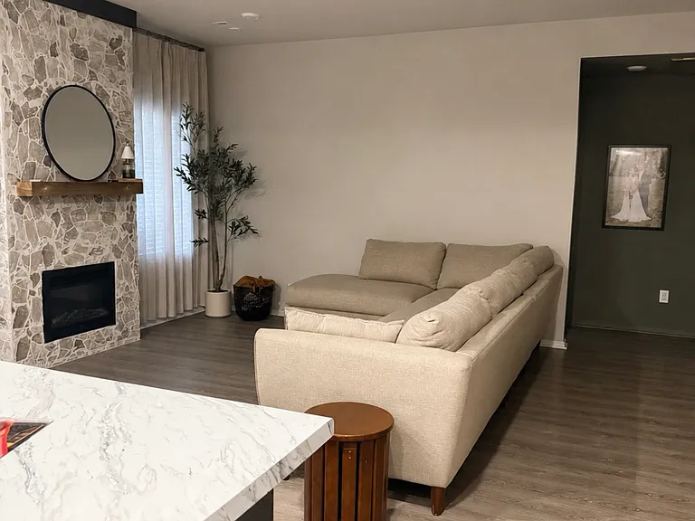 2725 Elliott St — Photo 3