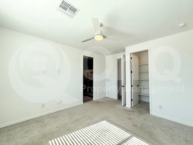 349 E Hawaii Dr — Photo 11