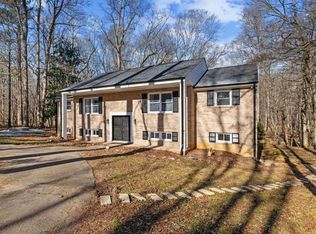 5309 Foxlair Rd, Chapel Hill, NC 27516