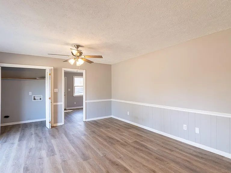 2115 Oakleaf Ct — Photo 7