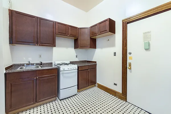 Rented by Compass | media 9