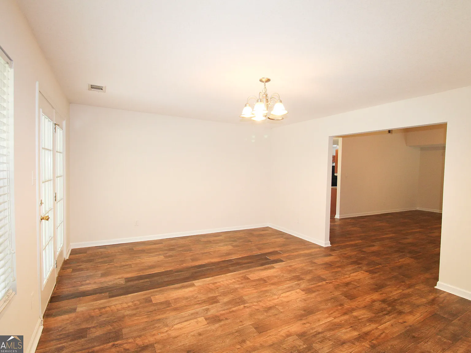5 bed, 3.0 bath, 2045 sqft, $2,300 — Photo 3