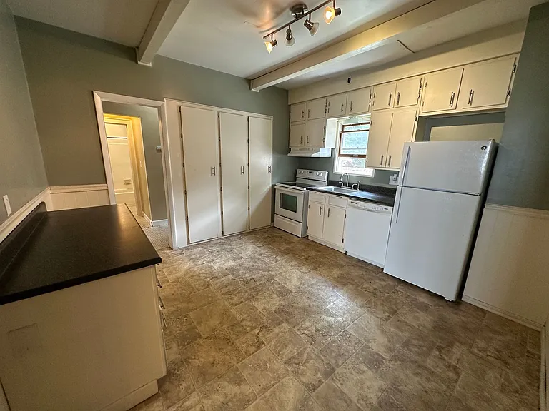 915 Veto St NW — Photo 6