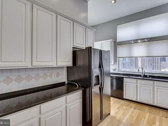 3rd image of 5295 Ballycastle Cir