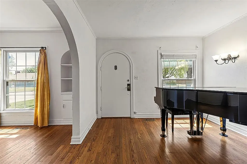3 bed, 2084 sqft, $1,750 — Photo 2