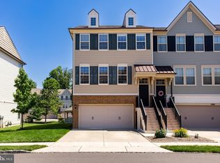 415 Tall Oaks Dr, Warminster, PA 18974
