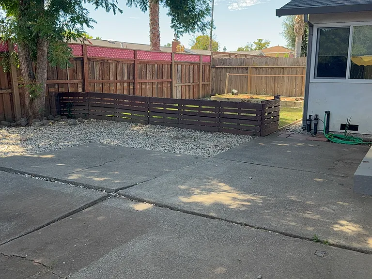 1547 Parkwood St — Photo 10