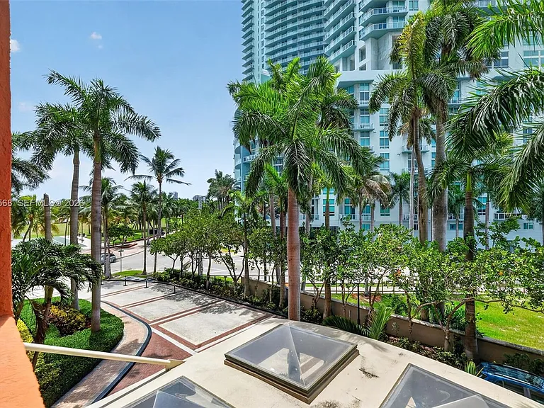2000 N Bayshore Dr #306 — Photo 22