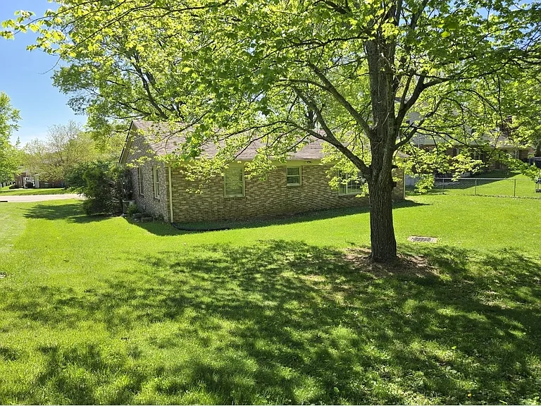 161 Milwood Dr — Photo 5