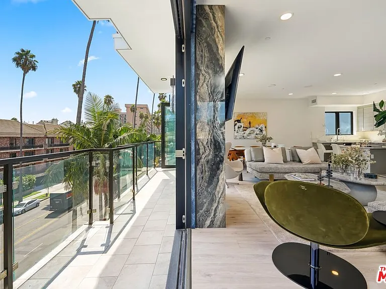 137 N Doheny Dr #3 — Photo 15