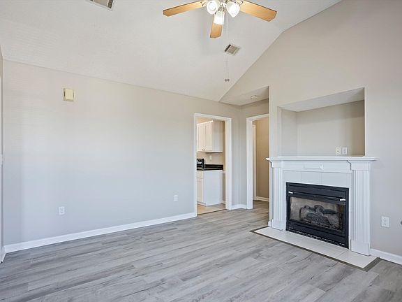 3rd image of 2822 Cranbrook Drive