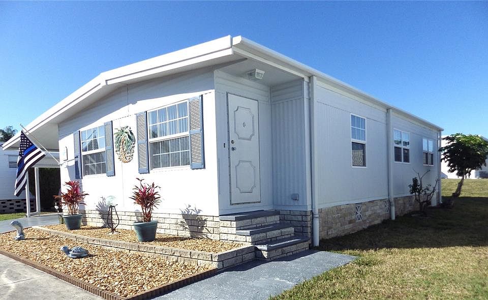 1st image of 574 Queen Palm St