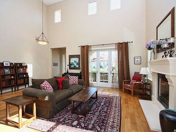 4th image of 912 Baker Hill Way