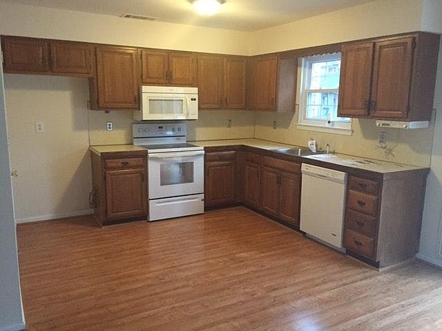 Eat In Kitchen