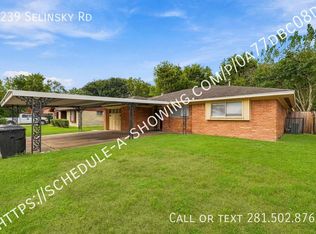 5239 Selinsky Rd, Houston, TX 77048