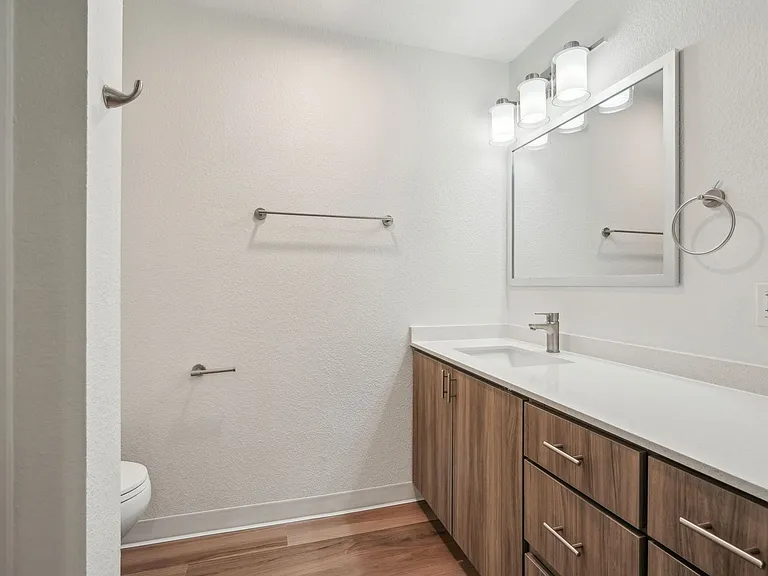 The Arch - Apartments & Townhomes — Photo 27