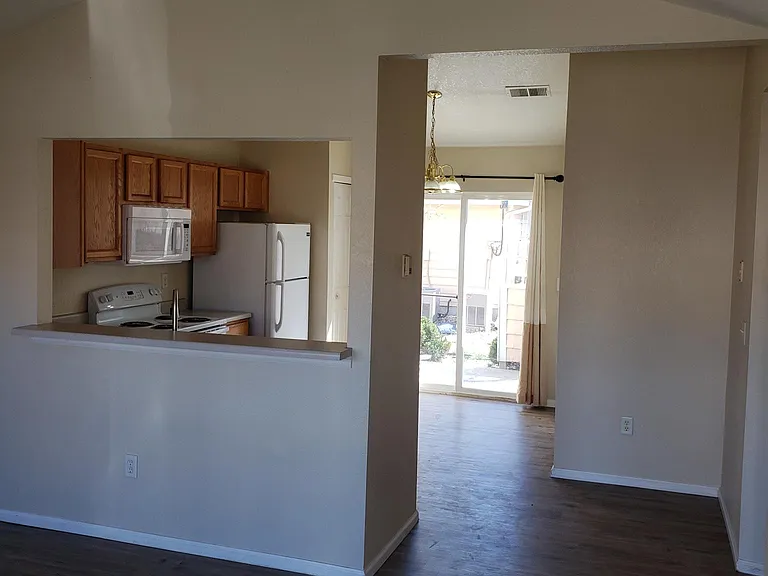 1758 Eagle St #F — Photo 27