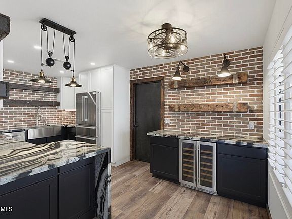 5th image of 730 W SUMMIT Place